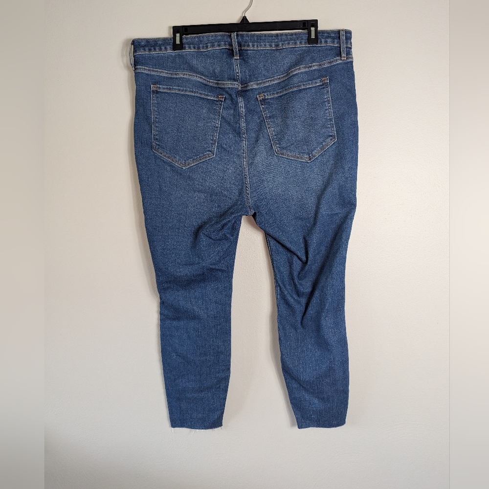 24 Old Navy Extra High-Rise Rockstar Super Skinny Jeans - Picture 3 of 4